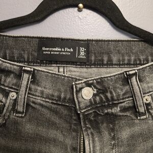 Abercrombie & Fitch men's Gray Skinny Jeans